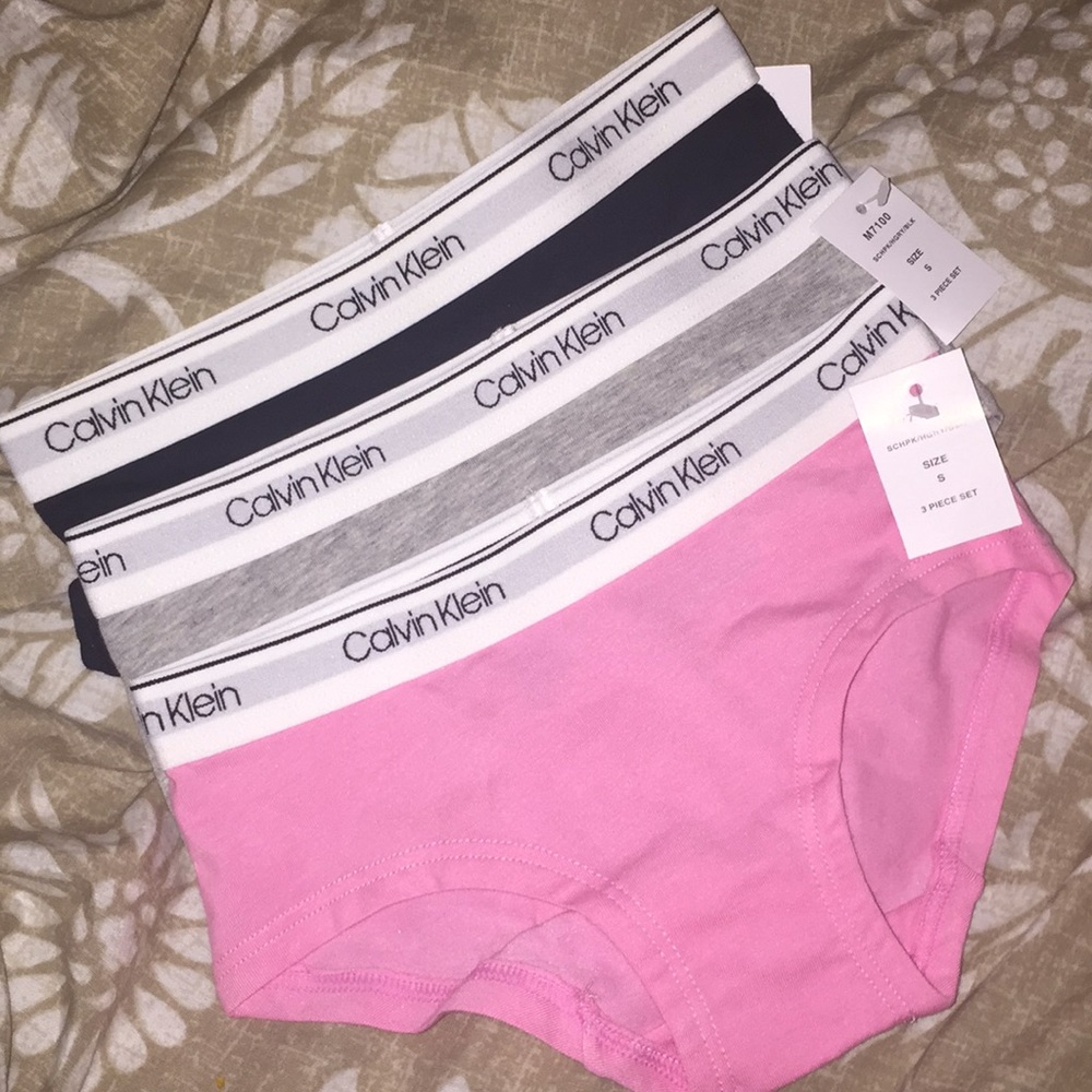 3 pack of girls Calvin Klein underwear!!